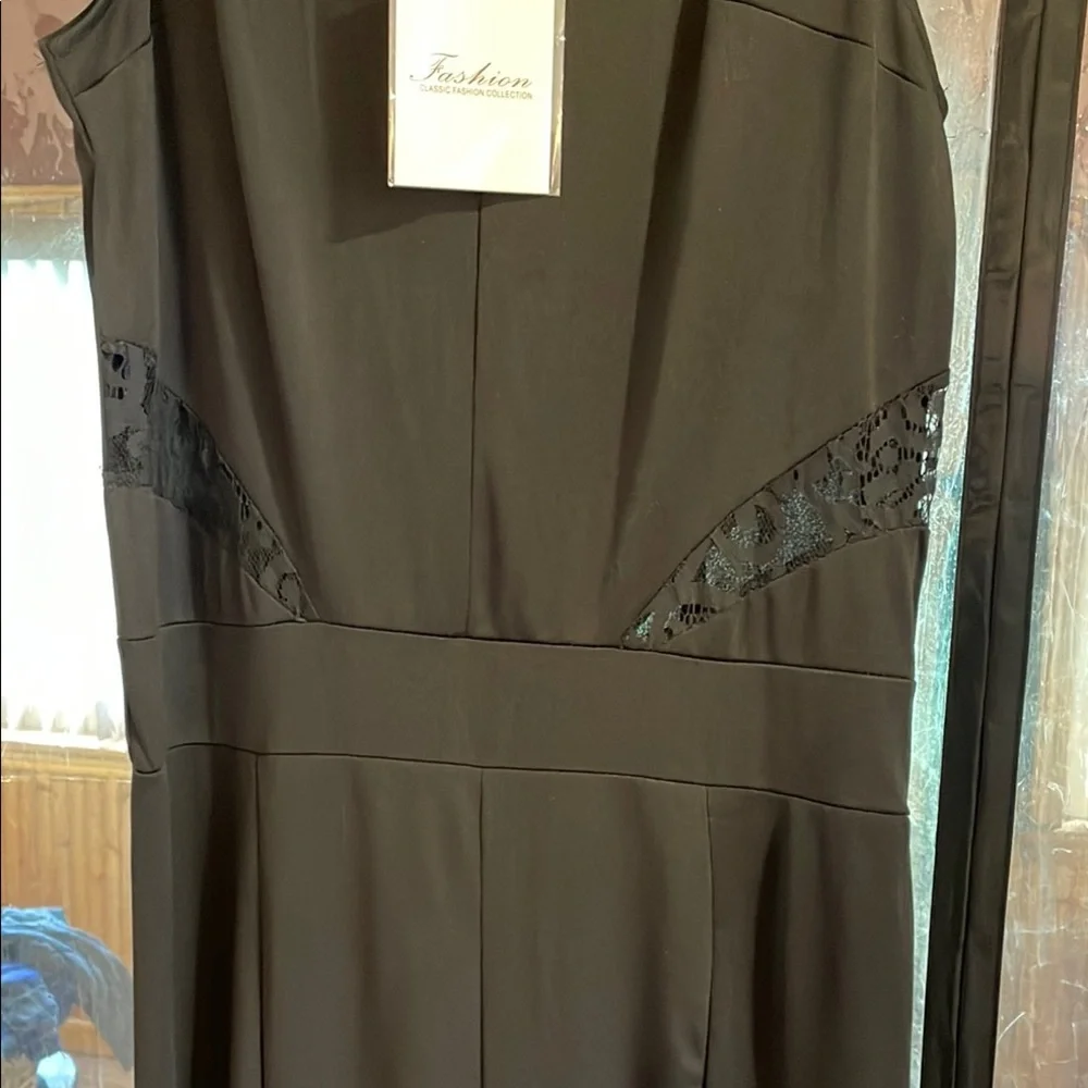 Classic Fashion Collection, Sleek Black Sleeveless Jumpsuit with Straight Leg - Picture 3 of 5